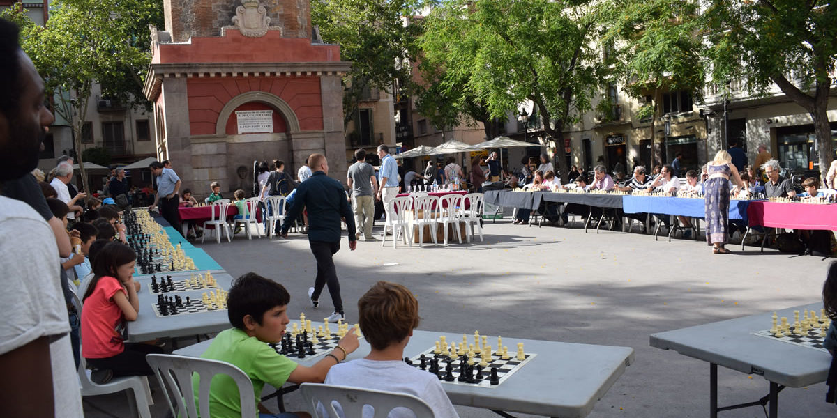 Fiesta FIN de Curso 2016-16 en EDAMI (Plaça de la Vila de Gràcia)