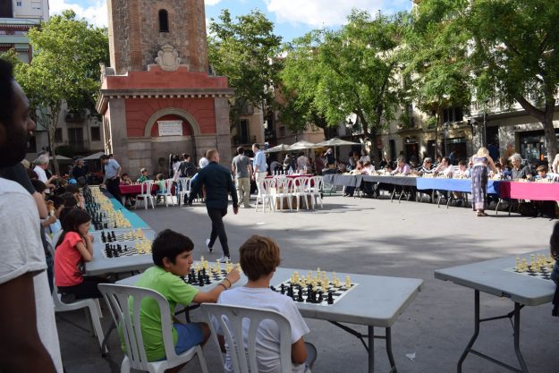 Fiesta FIN de Curso 2016-16 en EDAMI (Plaça de la Vila de Gràcia)