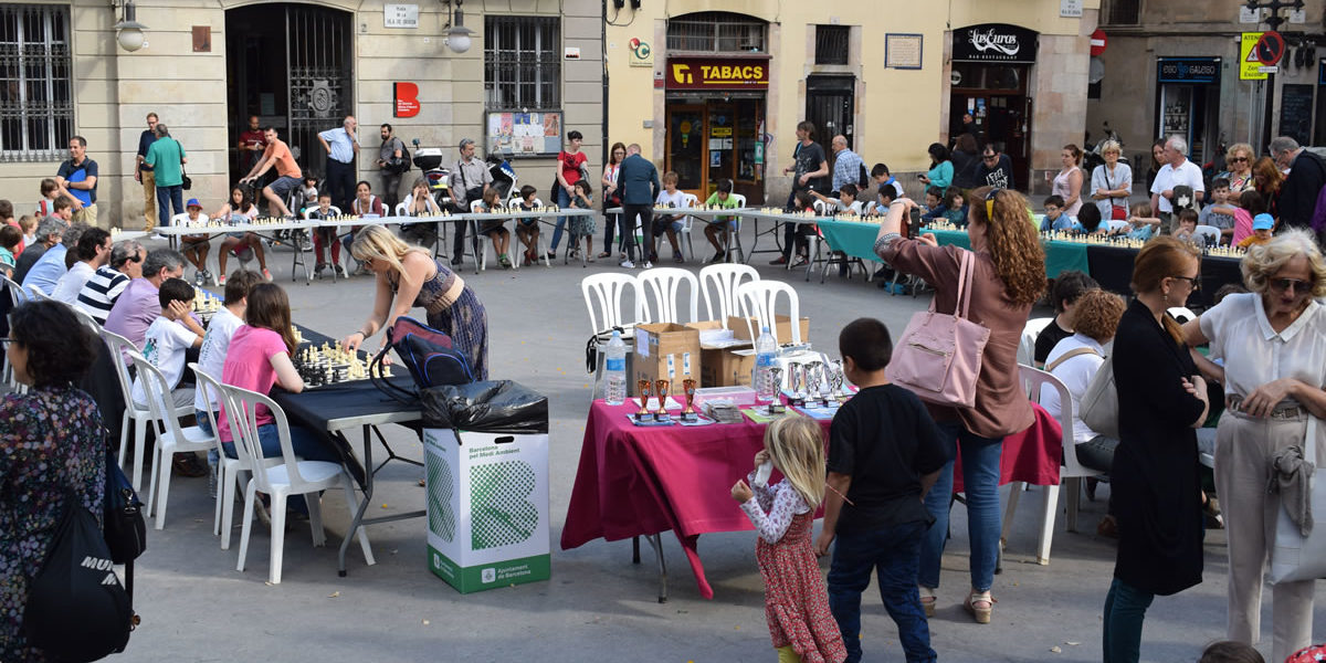 Fiesta FIN de Curso 2016-16 en EDAMI (Plaça de la Vila de Gràcia)