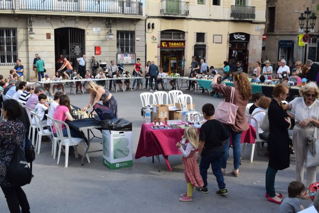 Fiesta FIN de Curso 2016-16 en EDAMI (Plaça de la Vila de Gràcia)